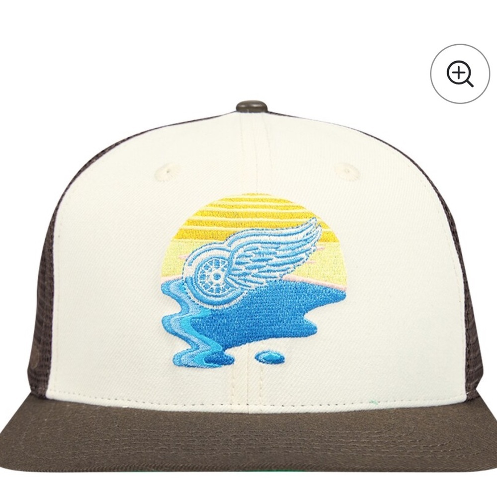 NWOT DETROIT RED WINGS CREAM & BROWN “GLINT SUNSET” FLAT RIM SNAPBACK HAT